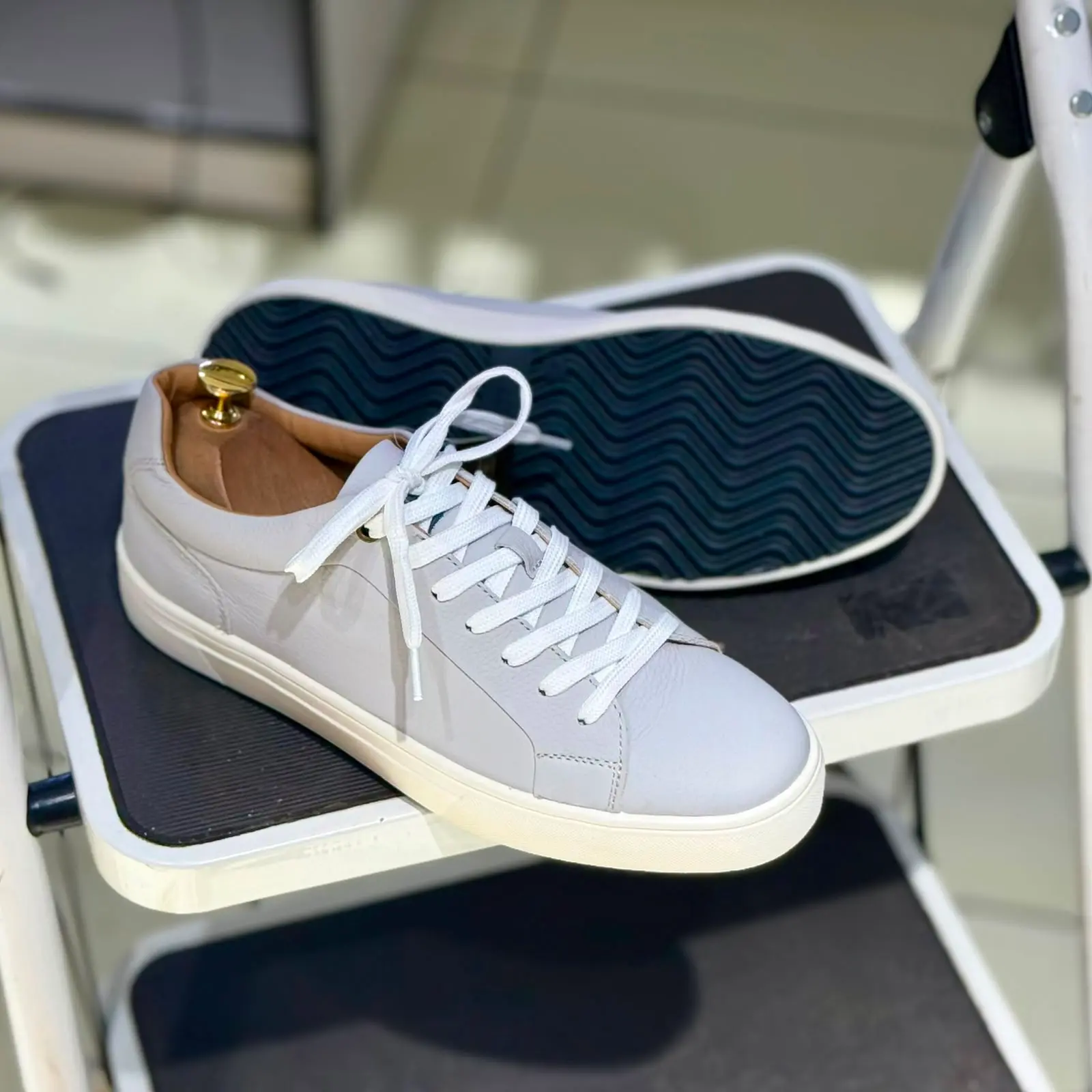 Premium Leather Low Top – Light Grey