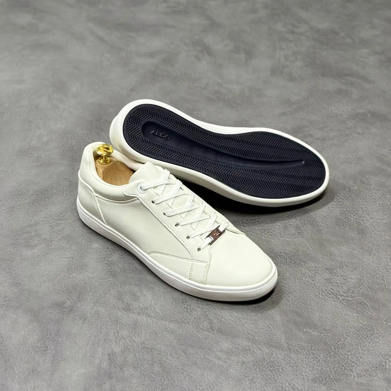White smooth leather sneaker